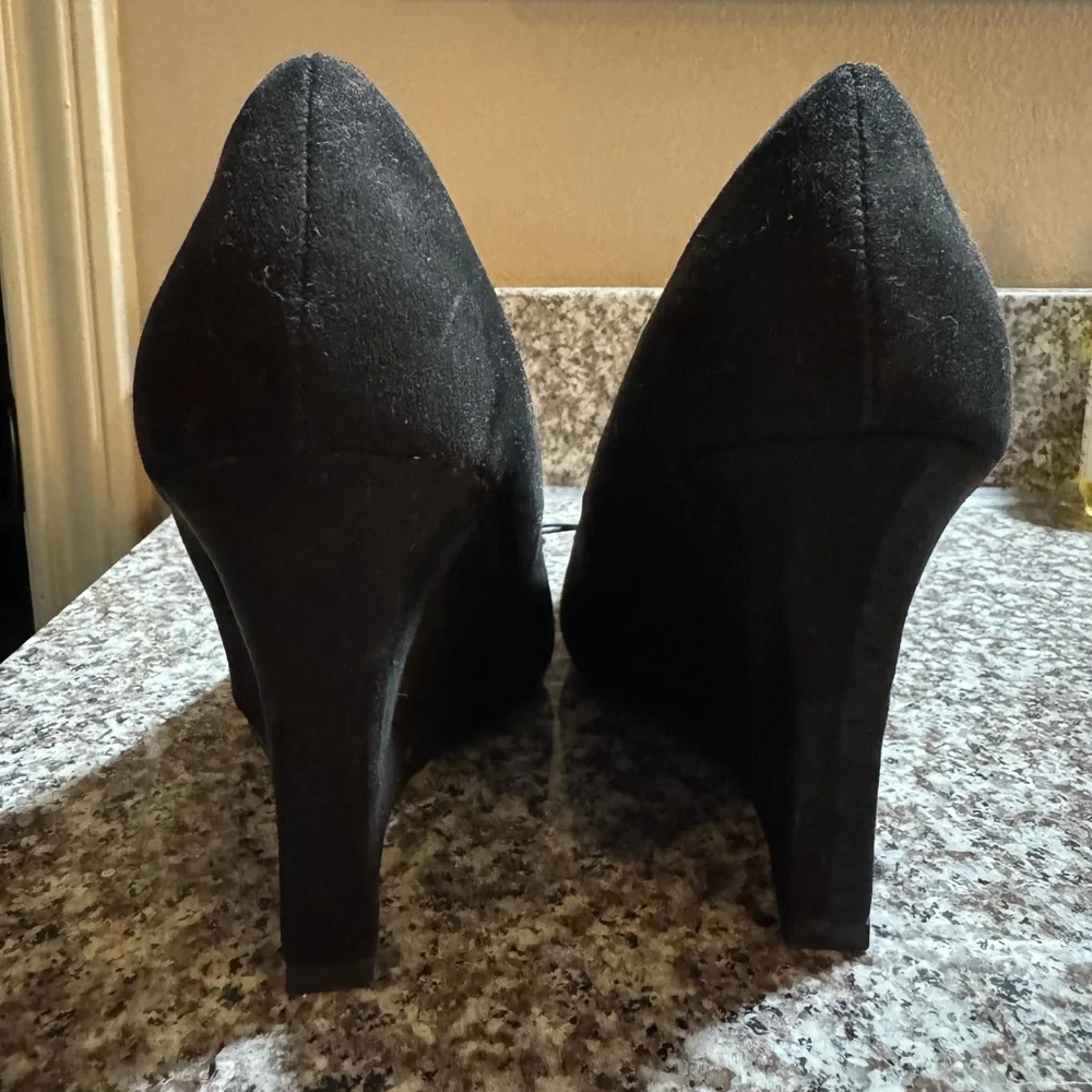 Express Black Suede Wedge Shoes size 7 - Picture 3 of 4